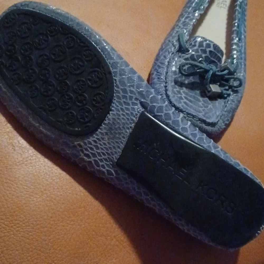 > Michael Kors Textured Blue  Leather Flats Women's Size 7.5